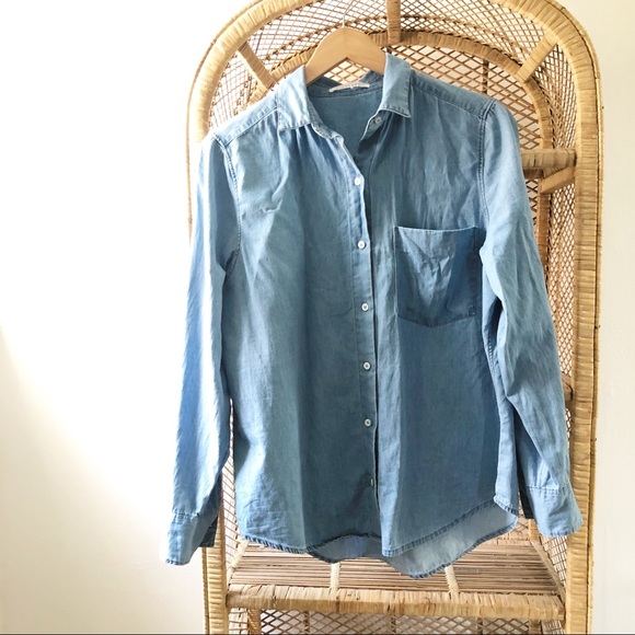 Everlane Tops - Everlane Denim Chambray Button Down Shirt✨